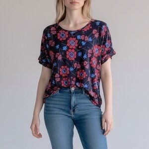 NEW•L•BRIGHT & FUN SLINKY PERFECT TEE